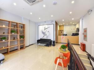 Kuchyň nebo kuchyňský kout v ubytování 7Days Premium Beijing Station Branch