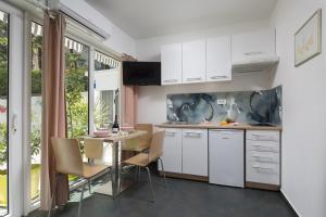 Kuchyň nebo kuchyňský kout v ubytování Apartman Petit Val Opatija