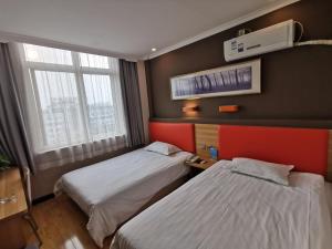7Days Premium Jiyuan Tiantai Road Xinyao City Square Branch tesisinde bir odada yatak veya yataklar