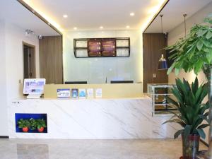 Majoituspaikan 7Days Premium Xiong'an New District Rongcheng Baiyangdian Branch aula tai vastaanotto