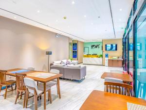 a living room with tables and a couch at 7Days Premium Beijing Zhongguancun Renmin University Suzhou Street Subway Station Branch in Beijing
