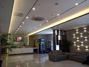The lobby or reception area at 7Days Premium Jinzhou Railway Station Branch