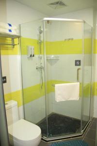 Ванная комната в 7Days Inn Dongguan Guanhui City Rail Dalang Town Station Branch