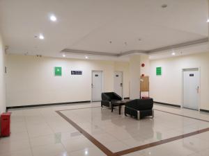 Lobby alebo recepcia v ubytovaní 7 Days Inn Foshan Pingzhou Jade Street Branch