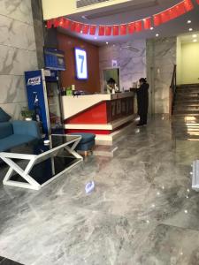 The lobby or reception area at 7Days Inn Enshi Railway Station Branch