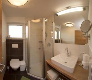 Kúpeľňa v ubytovaní Apartmenthaus Juen + 27 fotografií