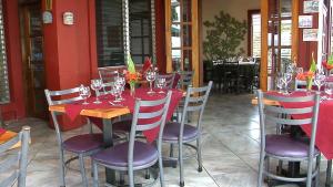 Ein Restaurant oder anderes Speiselokal in der Unterkunft Hotel Maya Vista 