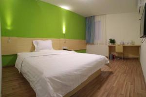 Ένα ή περισσότερα κρεβάτια σε δωμάτιο στο 7Days Inn Yibin Boxi City Center Branch