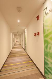 Foto dalla galleria di 7Days Inn Yunfu Jinshan Bus Intercharge Branch a Yunfu
