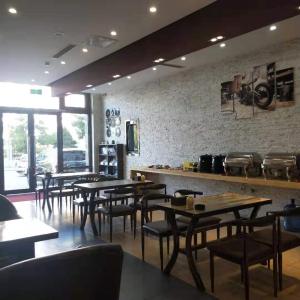 Restaurant o un lloc per menjar a 7Days Inn Hulu Island Xingcheng University Town Branch