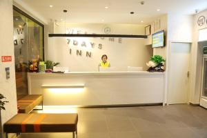 Ο χώρος του λόμπι ή της ρεσεψιόν στο 7Days Inn Neijiang Longchang Xinhua Street Branch