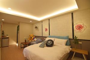 No. 21 Jiaoxi Hot Spring Homestay tesisinde bir odada yatak veya yataklar