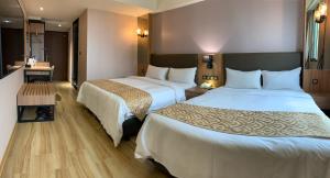 Ένα ή περισσότερα κρεβάτια σε δωμάτιο στο Wang Fu Hotel