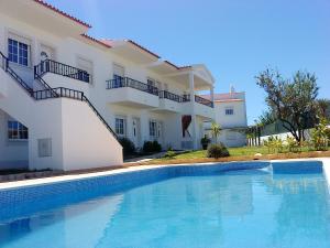 Bazen u objektu 2 bedrooms apartement with city view shared pool and enclosed garden at Albufeira 2 km away from the beach ili u blizini