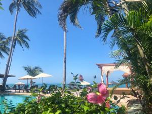 a view of the beach from the resort at Kanok Buri Resort in Lipa Noi