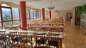 Reštaurácia alebo iné gastronomické zariadenie v ubytovaní Ośrodek Wczasowy PANORAMA Szczyrk