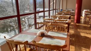 Reštaurácia alebo iné gastronomické zariadenie v ubytovaní Ośrodek Wczasowy PANORAMA Szczyrk