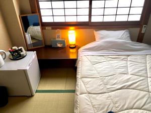 Uma cama ou camas num quarto em DJANGO Hostel & Lounge