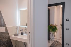 A bathroom at Elly's B&B