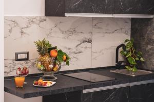 A kitchen or kitchenette at Elly's B&B