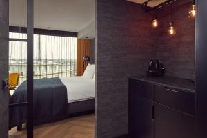 a bedroom with a bed and a window at Van der Valk Hotel Antwerpen in Antwerp