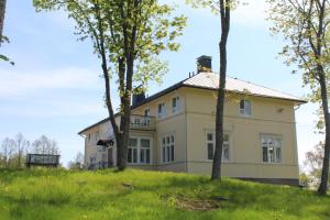 a house on top of a hill with trees at Labbnäs Semesterhem in Kimitoön