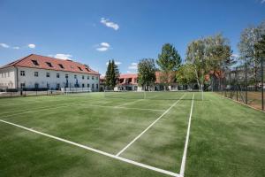 Tenis a/nebo squash v ubytování Hotel Spitzerberg by b-smart nebo okolí