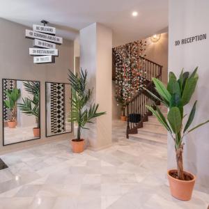 The lobby or reception area at Toc Hostel Granada