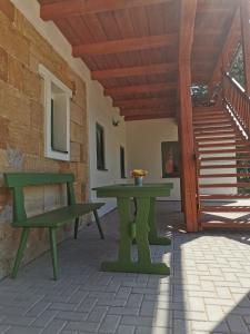 Rõdu või terrass majutusasutuses Apartmány Slunce
