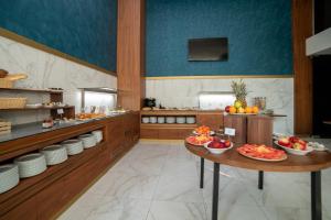Makanan di atau berdekatan hotel