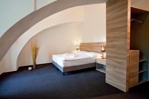 Postel nebo postele na pokoji v ubytování Hotel Zámecká Sýpka