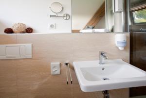 Koupelna v ubytování Hotel Zámecká Sýpka
