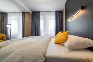 Posteľ alebo postele v izbe v ubytovaní Apartamenty PORTO