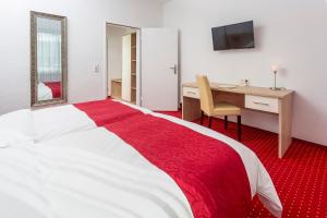 Postel nebo postele na pokoji v ubytování Hanse Hotel