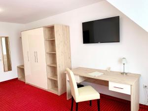 TV a/nebo společenská místnost v ubytování Hanse Hotel