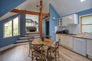 Cucina o angolo cottura di Oak Tree Lodge