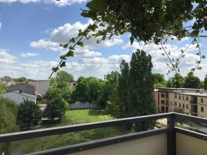 uma vista da varanda do nosso apartamento em Stadtdschungel FeWo mit Balkon em Cottbus