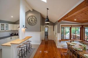 Cucina o angolo cottura di Oak Tree Lodge