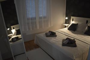 Posteľ alebo postele v izbe v ubytovaní Apartmani Sidro