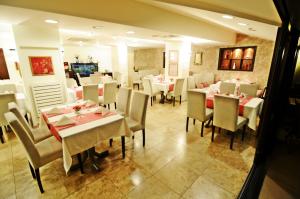 a dining room with tables and chairs in a restaurant at Silivri Park Hotel in Silivri
