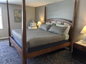 Postel nebo postele na pokoji v ubytování Beach Harbor Resort