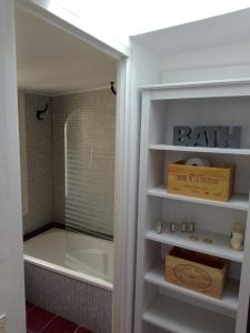 a bathroom with a walk in shower and a bath room at Les chemins de la Cité Chambre ou appartement in Carcassonne