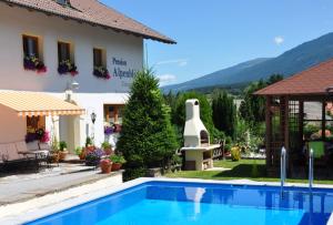 a hotel with a swimming pool in front of a building at Ferienwohnung Spitzmandl in Innsbruck