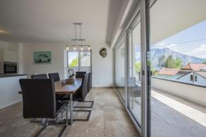 Nespecifikovaný výhled na hory nebo výhled na hory při pohledu z apartmánu