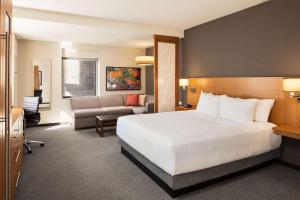 Katil atau katil-katil dalam bilik di Hyatt Place Knoxville/Downtown