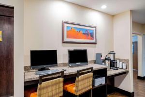 TV a/nebo společenská místnost v ubytování La Quinta by Wyndham Moab
