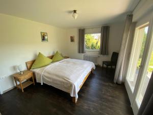 Ein Bett oder Betten in einem Zimmer der Unterkunft Café Pfaus Heidburg