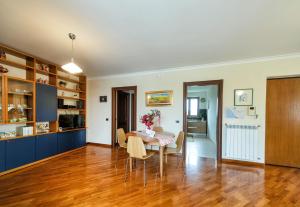 a kitchen and dining room with a table and chairs at B&B Samilu' in Battipaglia