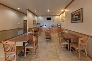 Restaurant ou autre lieu de restauration dans l'établissement Econo Lodge Inn & Suites Bridgeport