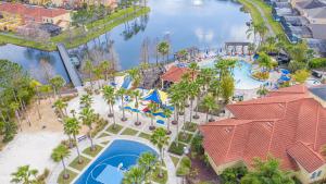 - une vue aérienne sur le parc aquatique du complexe dans l'établissement Disney Dream with Hot Tub, Pool, Xbox, Games Room, Lakeview, 10 min to Disney, Clubhouse, à Kissimmee